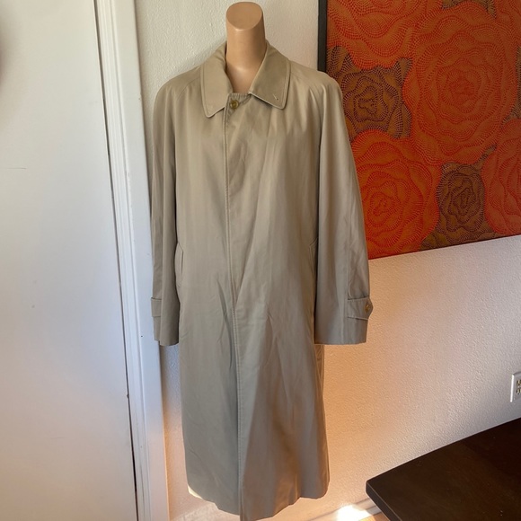 Beautiful vintage tan trench